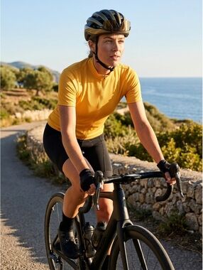MEC Mustard Yellow Cycling Jersey Women's M Made in Canada Gorpcore Sportcore